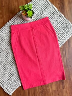 Ann Taylor | NWOT Women’s Tailored Fit Straight Midi Skirt | Coral | 4